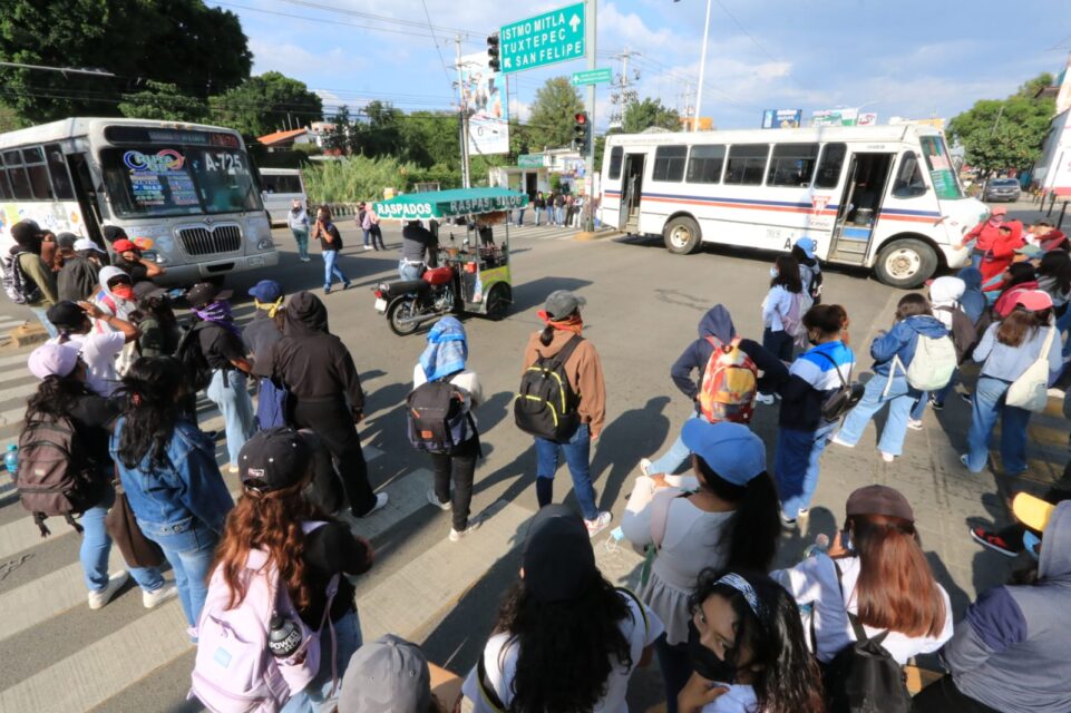 Las protestas de los aspirantes a normalistas comenzaron desde el viernes pasado.