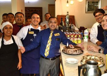 Fotos: Rubén Morales // Agustín Canseco agradeció las muestras de cariño en su cumpleaños.