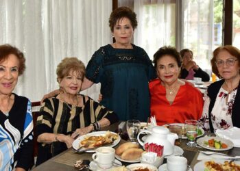 Fotos: Rubén Morales // Bety Guillen, Leonor Hurtado, Pilar Moreno de Echaide, Irene Rodríguez de Díaz y Bertha Ballona.