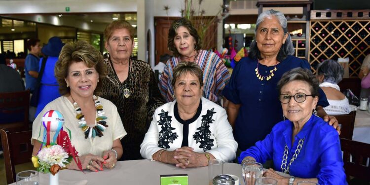 Fotos: Rubén Morales // Las cumpleañeras Carmelita Amaro, Carmelita Soria y Carmelita Sánchez.