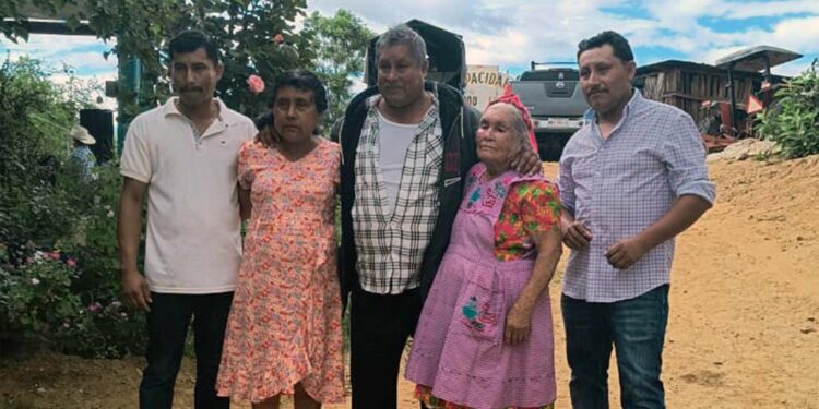 Fotos: cortesía // Santiago Cruz Martínez posó muy contento con toda su familia para la foto del recuerdo.