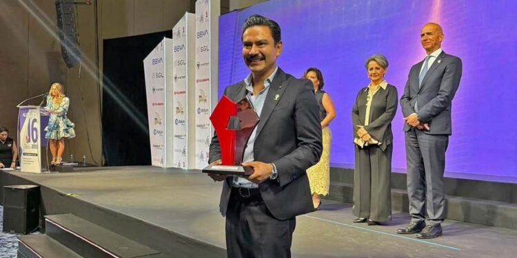 El reconocimiento fue recibido por el presidente municipal Ray Chagoya.
