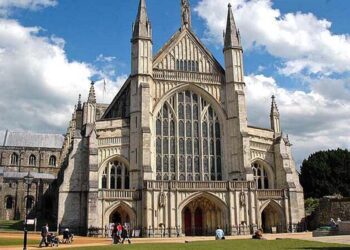 En mayo, la catedral de la ciudad de Winchester acogió un baile de la Regencia junto a su tumba.