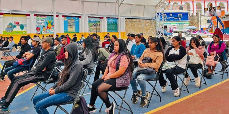 Estudiantes de la primera generación del TecNM en Santa Cruz Itundujia iniciaron el curso propedéutico.