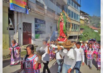 Huautlecos preparan las festividades religiosas de fin de año en el municipio.