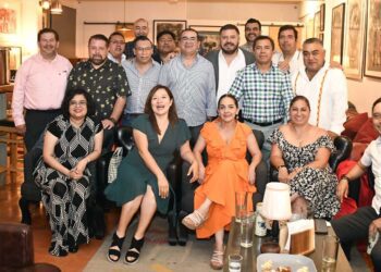 Fotos: Rubén Morales // Integrantes de la Generación 1981-1987 del Solar Infantil Oaxaqueño durante su emotivo reencuentro.