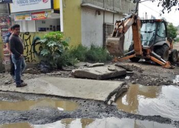 La avenida requiere un trabajo de drenaje pluvial y el reencarpetamiento con concreto hidráulico.