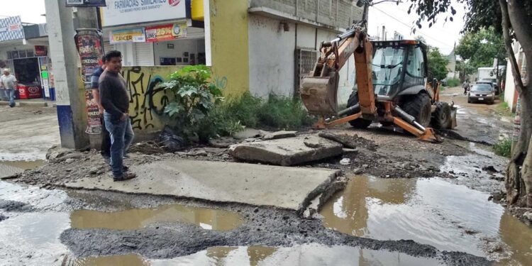 La avenida requiere un trabajo de drenaje pluvial y el reencarpetamiento con concreto hidráulico.