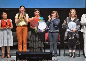 Fotos: Secretaría de Cultura de Tlaxcala // La escritora recibió este primer y único galardón del certamen por su obra "Xaga Tlhaz".