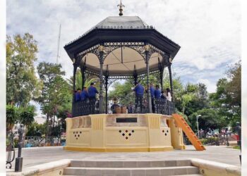 Los habitantes de Nochixtlán celebraron con música y actividades culturales la reapertura del quiosco.