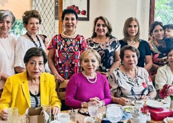 Foto: Rubén Morales // Miriam Quevedo Porras compartió su cumpleaños con amigas entrañables.