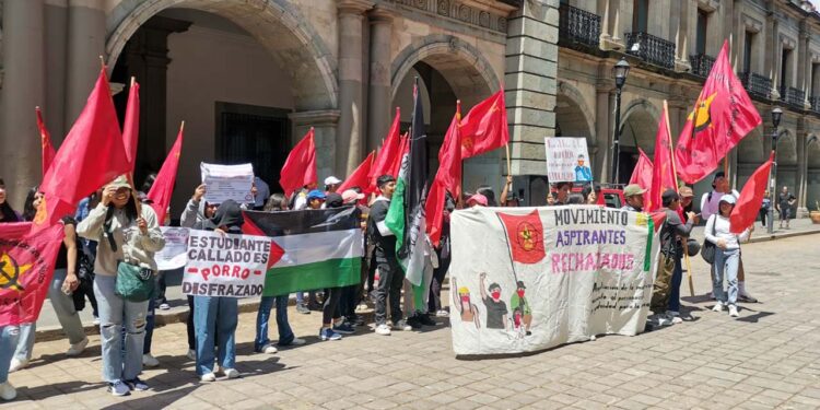 Foto: Jesús Santiago // Exigieron una mesa de resolución a sus demandas con autoridades del IEEPO y la Sección 22 del magisterio oaxaqueño.