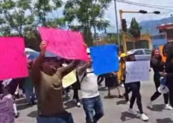 Realizaron una marcha para celebrar el anuncio del gobierno estatal.