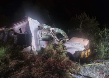 Un joven de 23 años de edad había quedado prensado del lado del copiloto.