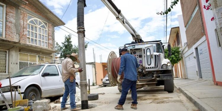 Soapa da mantenimiento a la infraestructura sanitaria en Oaxaca de Juárez.