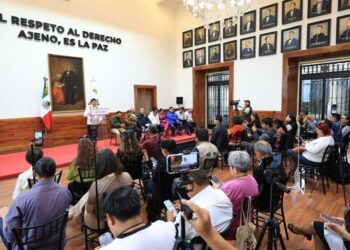 Burócratas reciben mensaje de Whatsapp, algunos advierten de "complicaciones" en el trabajo.