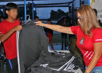 Foto: Leobardo García Reyes // Deportivo Reforma recibió uniformes deportivos.