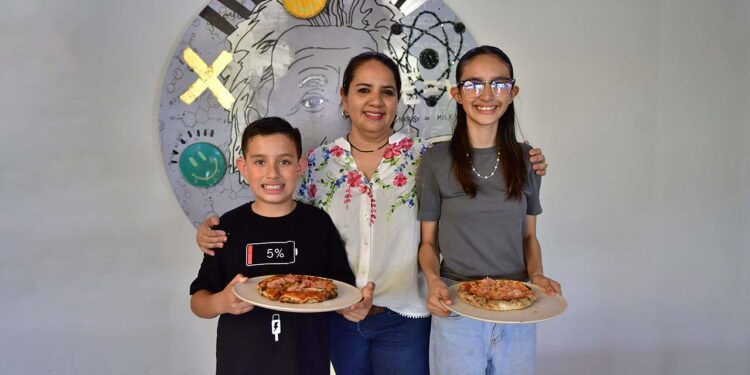 Fotos: Rubén Morales // Ivonne López con sus hijos Amaia y Samuel Vera.