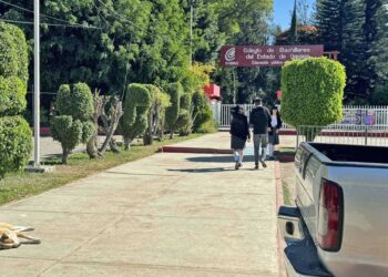 Integrantes del STUCobao acordaron concluir su protesta al lograr una mesa de diálogo con autoridades.