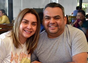 Foto: Rubén Morales // La feliz pareja compartió los sagrados alimentos y posó para nuestra lente.