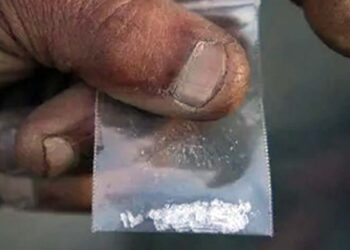 Lo sorprenden con una bolsita de cristal.