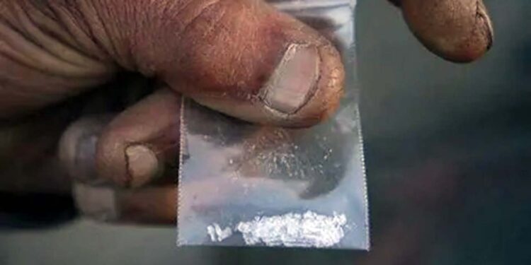 Lo sorprenden con una bolsita de cristal.