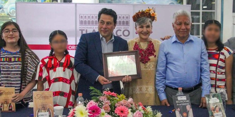 La Dra. Eva Casimiro Morales presentó su obra que rescata la historia y recuerdos de la ciudad mixteca.