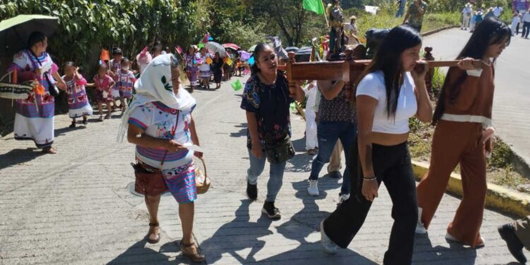 Las mayordomías en Huautla de Jiménez reúnen a feligreses y visitantes en celebraciones de fe, música y tradición.