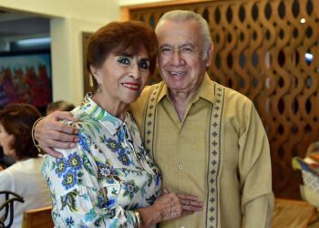 Foto: Rubén Morales // Tethé Villanueva y Álvaro Obregón recibieron las felicitaciones de sus seres queridos por su aniversario.