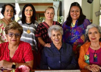 Foto: Rubén Morales // Un grupo de amigas disfrutó de un rico desayuno en un conocido restaurante de la ciudad.