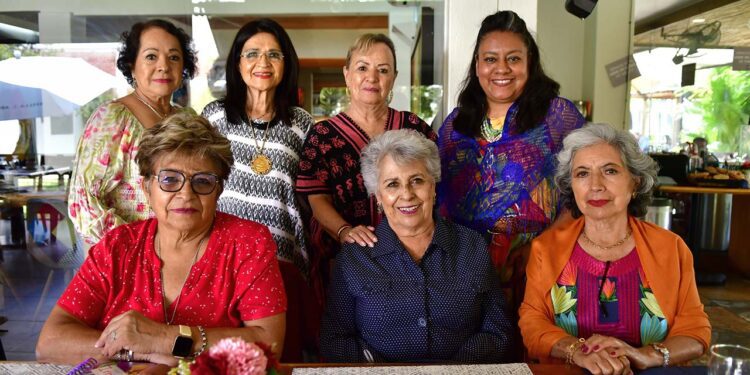 Foto: Rubén Morales // Un grupo de amigas disfrutó de un rico desayuno en un conocido restaurante de la ciudad.