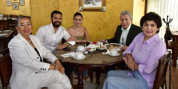 Foto: Rubén Morales // La familia compartió el desayuno y lo convirtieron en un momento especial.