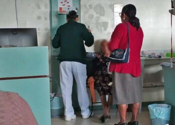 La señora Anastasia Amalia Méndez comentó que cada mes es auxiliada por una de sus hijas y ésta la lleva al hospital.