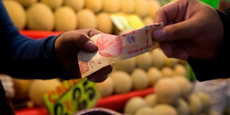 Tipo de cambio del dólar en México – martes 12 de agosto de 2025