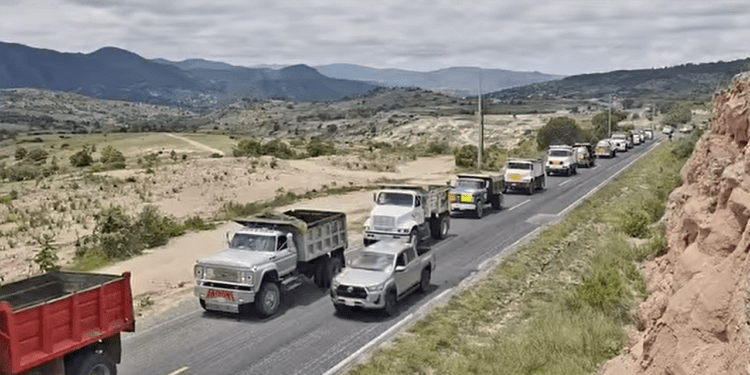 Foto: redes sociales // Los transportistas solicitaron una mesa de diálogo con representantes del Gobierno Federal.
