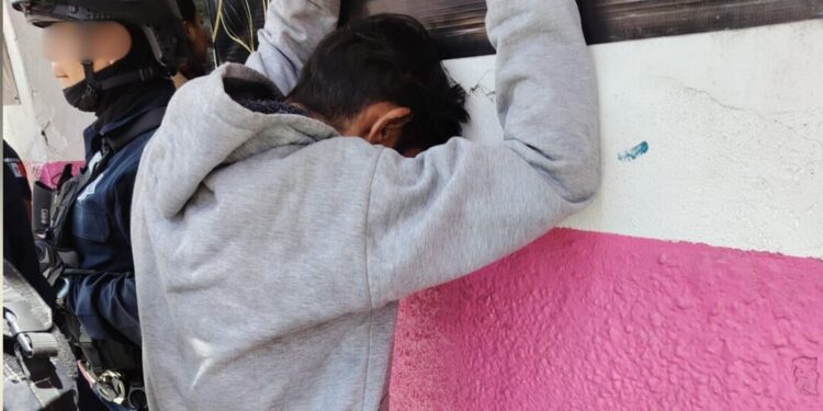 Roban joyería en pleno Centro Histórico de Oaxaca; presunto asaltante es detenido tras rápida movilización