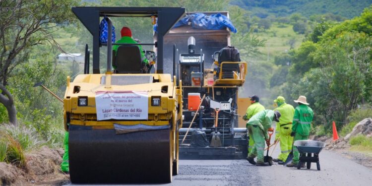 Que mejoran carreteras en Costa y Mixteca; ¿cuáles se beneficiarán?