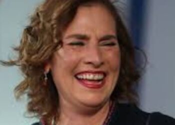 Perfilan a esposa de AMLO a rectoría de universidad poblana