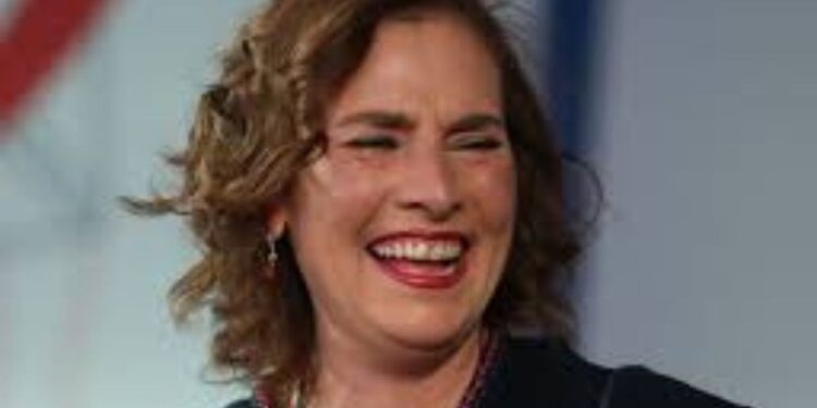 Perfilan a esposa de AMLO a rectoría de universidad poblana
