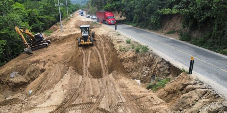 Trabajos afectan tránsito en la carretera 200 tramo Pochutla-Huatulco