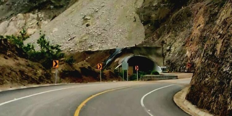 Súper Mitla-Tehuantepec; ¿ya se nos olvidó?, casi 40 días cerrada