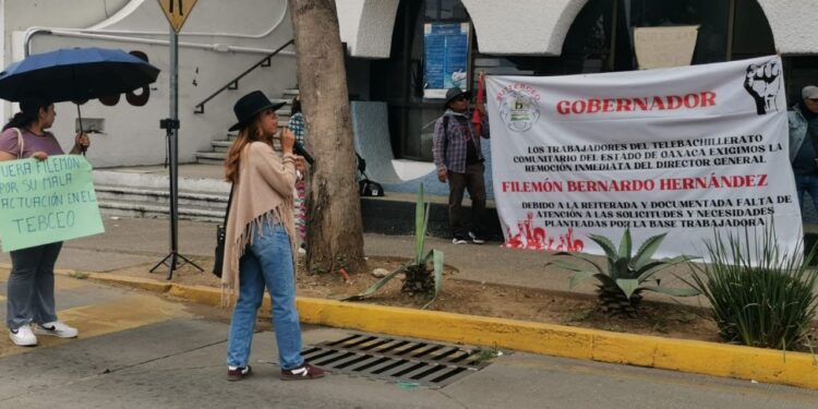 Desconocen al director de Telebachillerato; marchan al zócalo