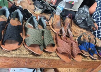 Adidas tendrá que ofrecer disculpas públicas a la población por la apropiación de uno de los huaraches tradicionales de la comunidad.