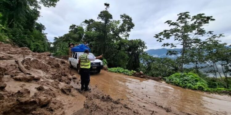 Carreteras cerradas, derrumbes, cortes de energía, lluvias y anegaciones por Ivo