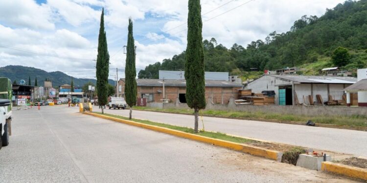 En Tlaxiaco, ¡se hizo la luz!; tendrá red de alumbrado con celdas solares