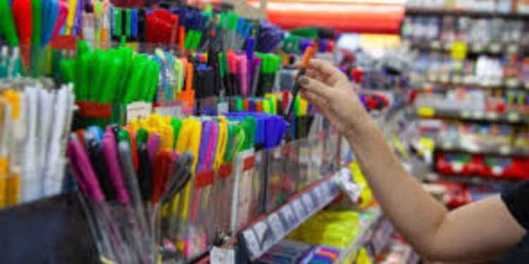 Exigen a Profeco atajar abusos con útiles escolares