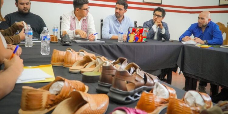 Reclama Sahuayo origen del huarache apropiado por Adidas y Willy Chavarría