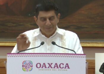 Burócratas de Oaxaca recuperan sus plazas