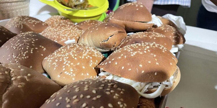 Durante la feria ofrecerán sus cemitas con distintas combinaciones.