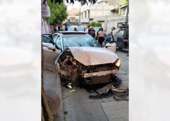 El accidente dejó daños materiales de consideración y un lesionado.